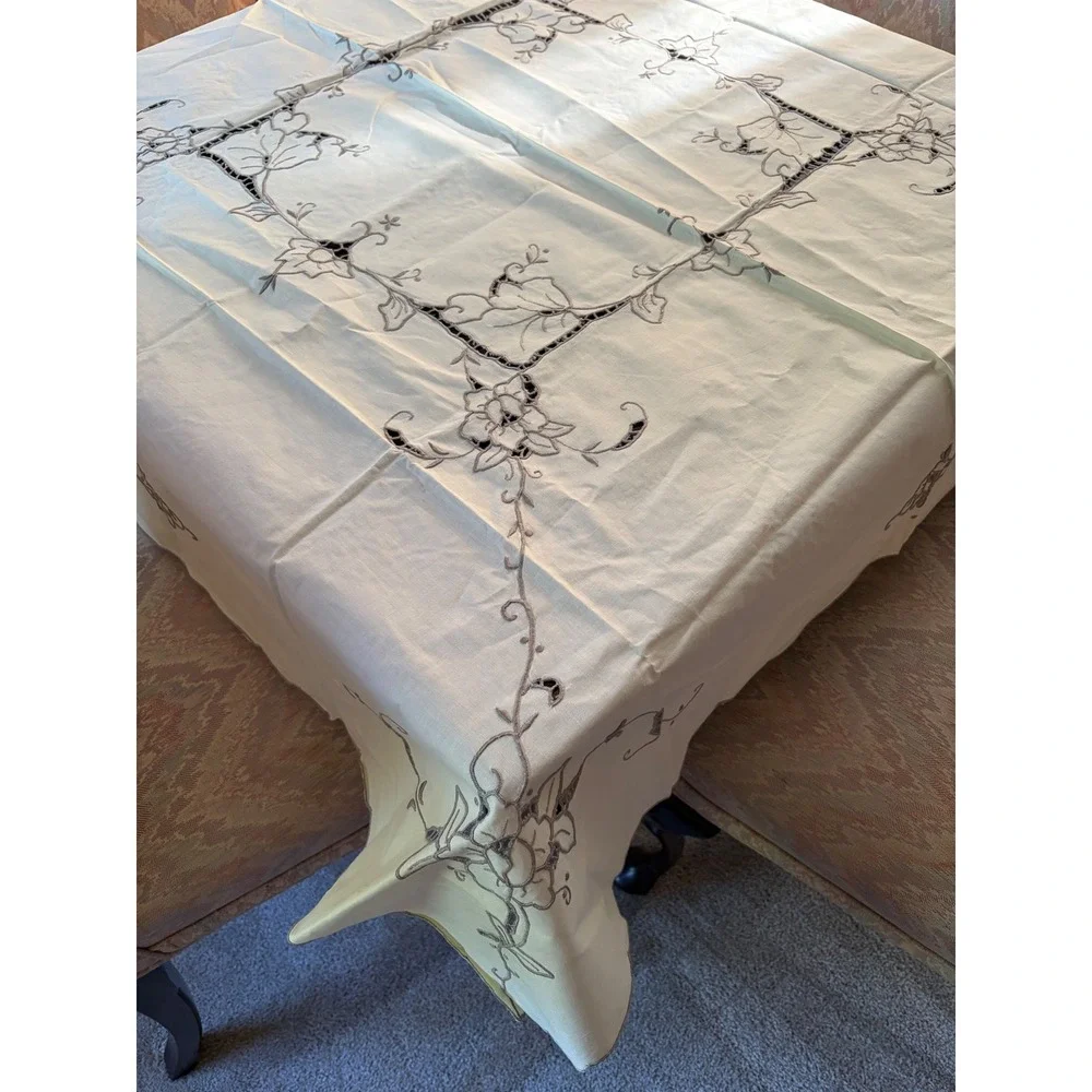 Vintage Cream Embroidered Cutwork Square Tablecloth 47in 6 Matching Napkins Set